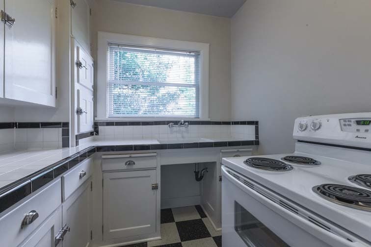 Portland Apartment: 2030 NW Marshall St
