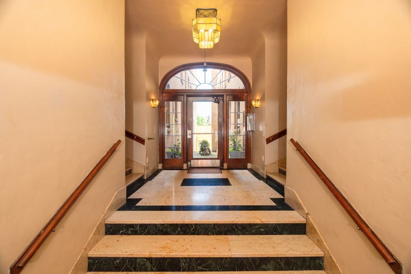 Portland Apartment: 708 NW 19th Ave.