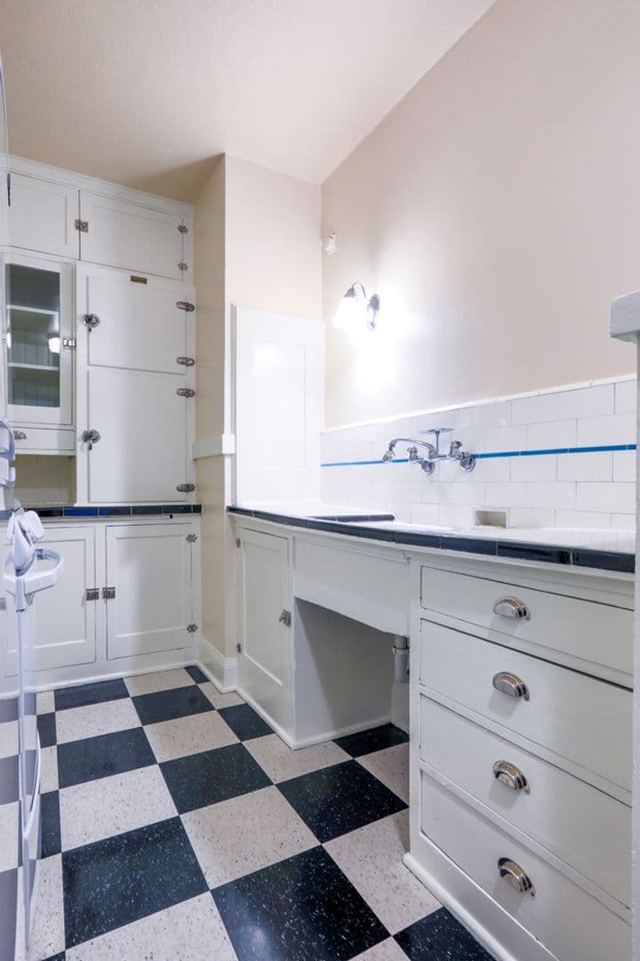 Portland Apartment: 2170 NE Hancock St