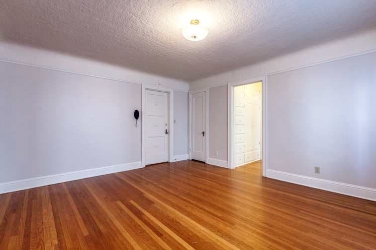Portland Apartment: 707 NW 19th Ave