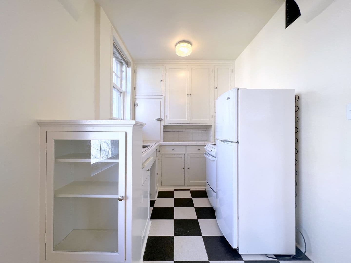 Portland Apartment: 1949 NW Everett St.