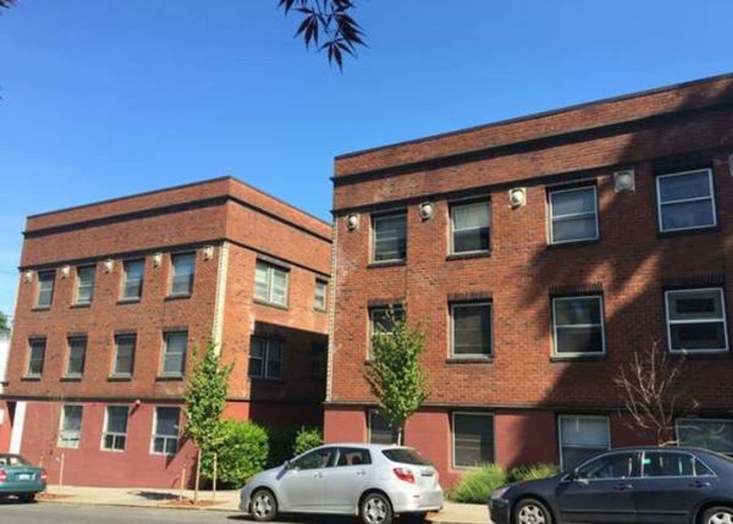 Portland Apartment: 6109 SE Belmont St.