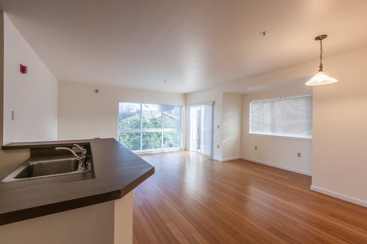 Portland Apartment: 210 NW 20th Ave