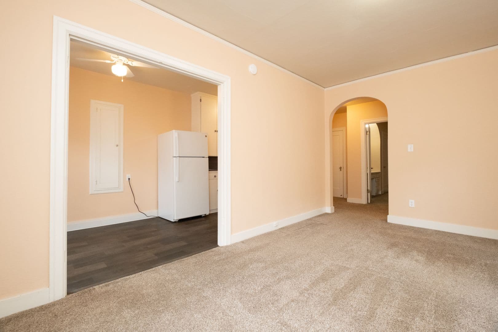 Portland Apartment: 6109 SE Belmont St.