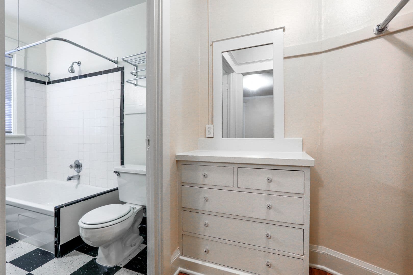 Portland Apartment: 2170 NE Hancock St
