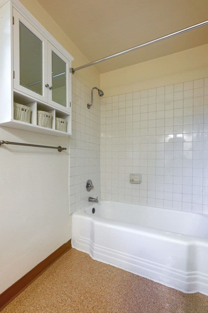 Portland Apartment: 10233 SW Eastridge St