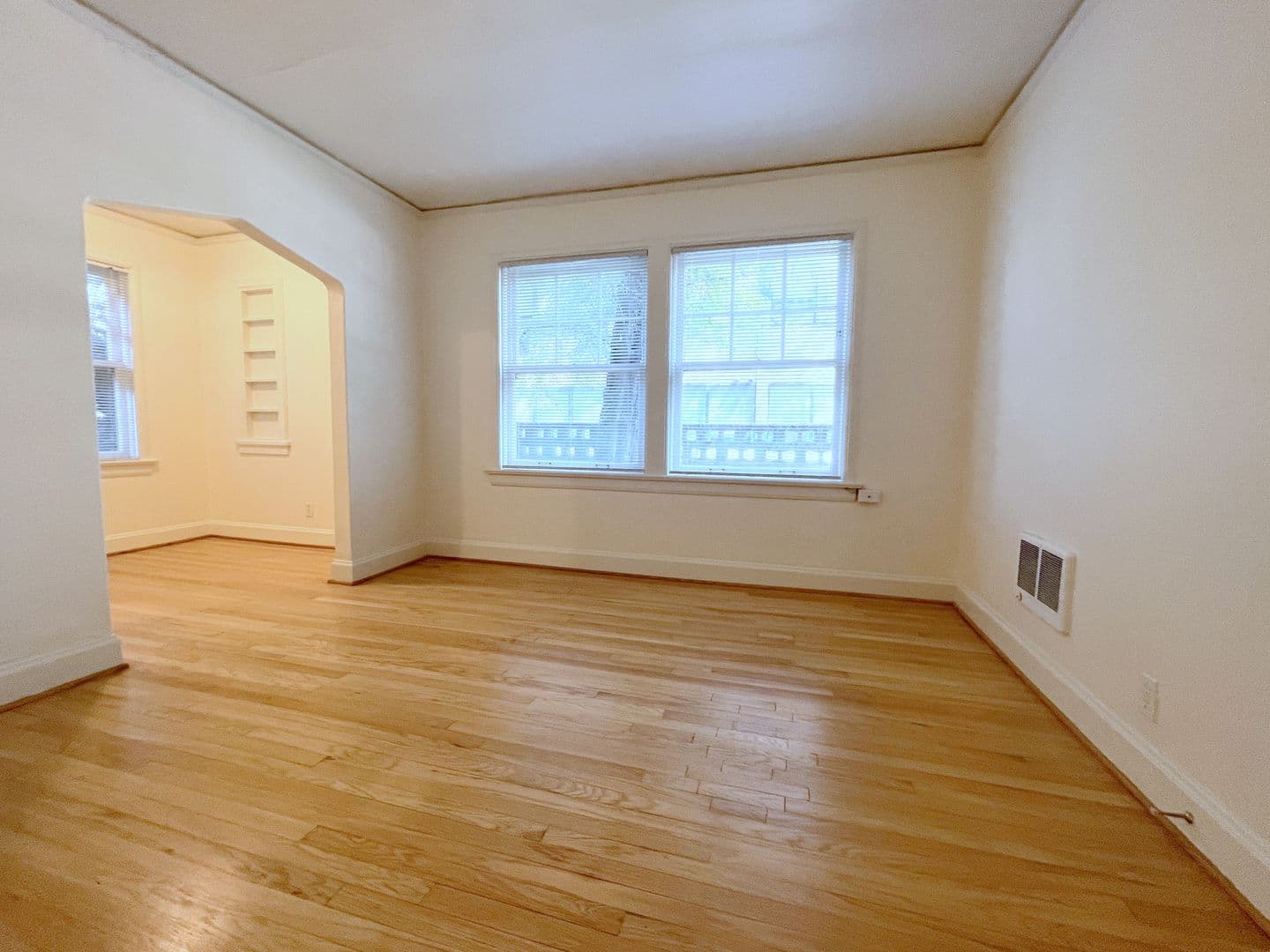 Portland Apartment: 1949 NW Everett St.