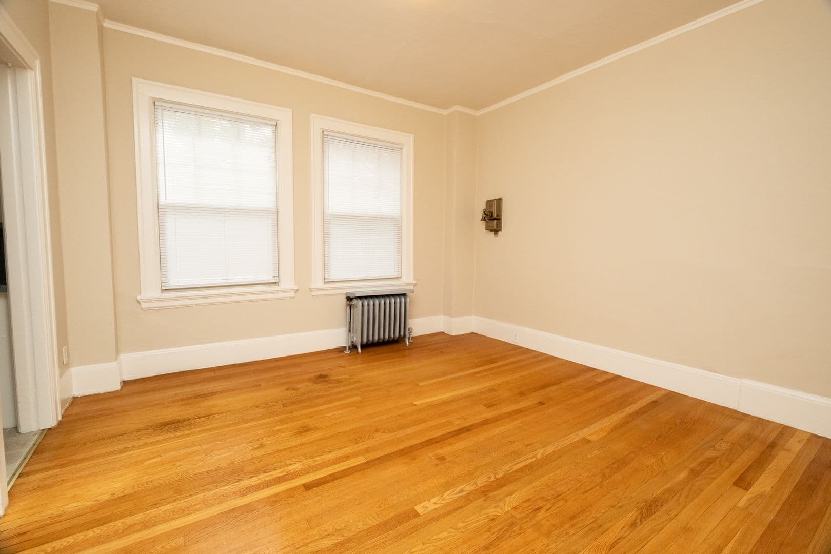 Portland Apartment: 4929 SE Hawthorne Blvd.