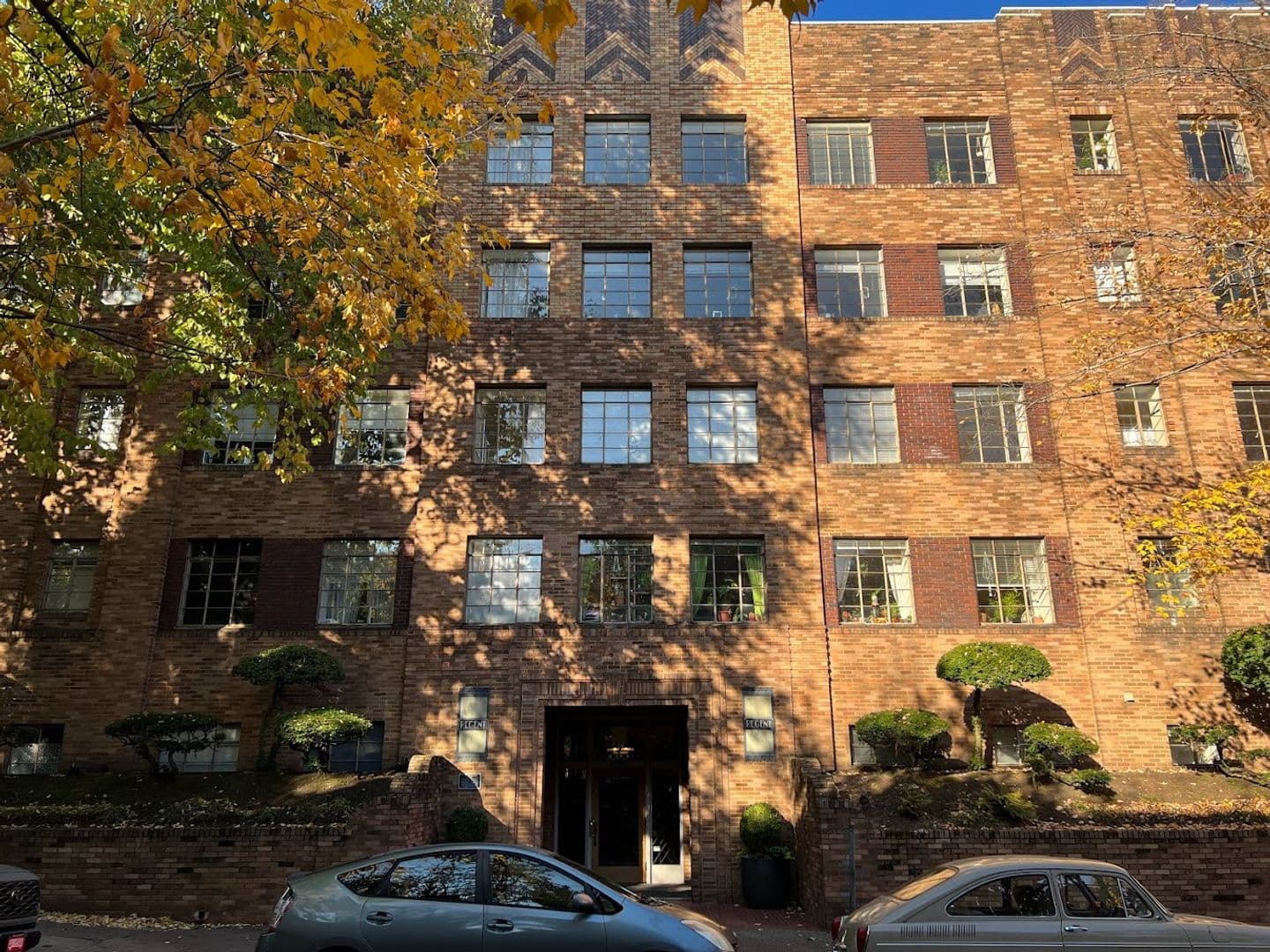 Portland Apartment: 1975 NW Everett St.