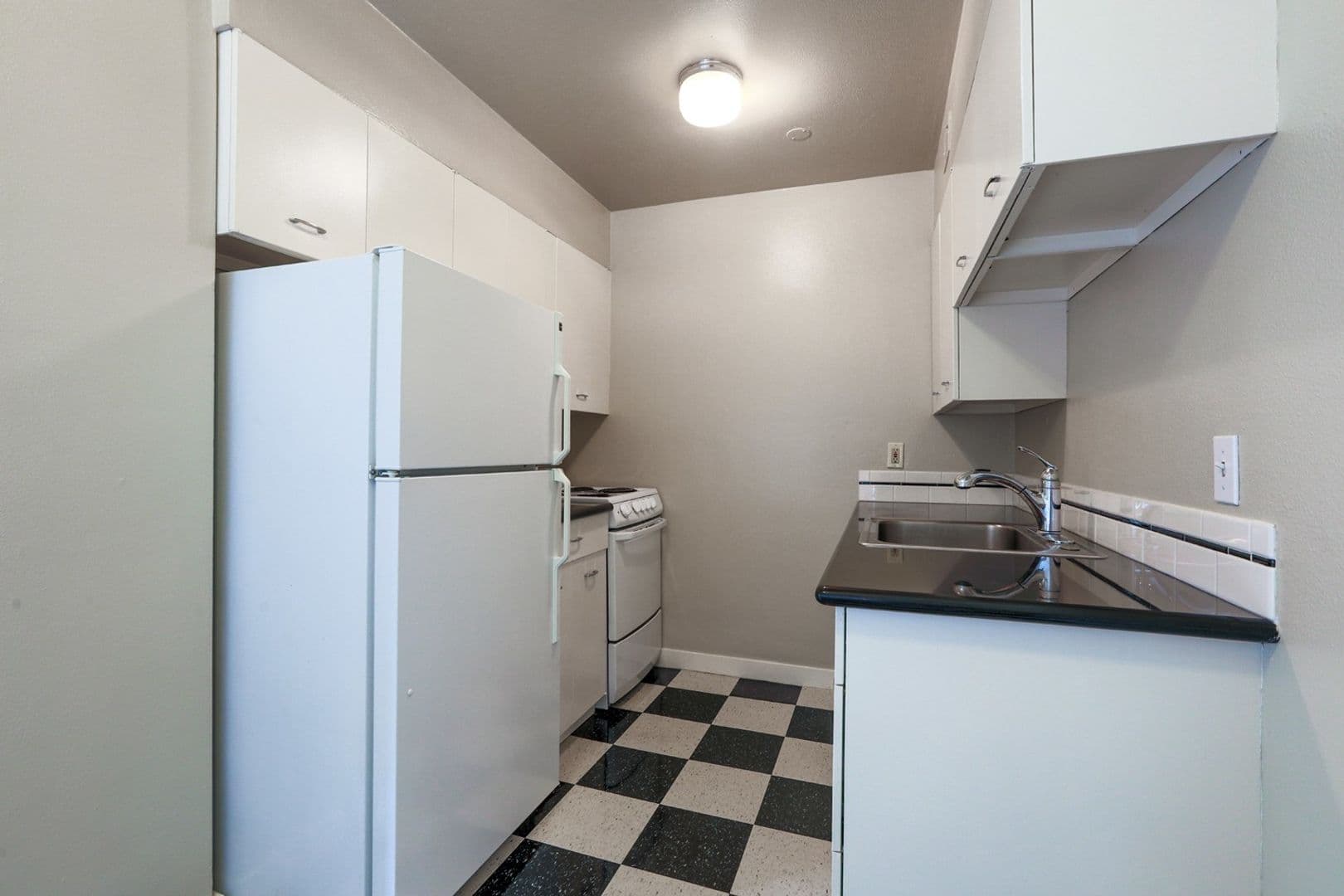 Portland Apartment: 2199 NW Everett St