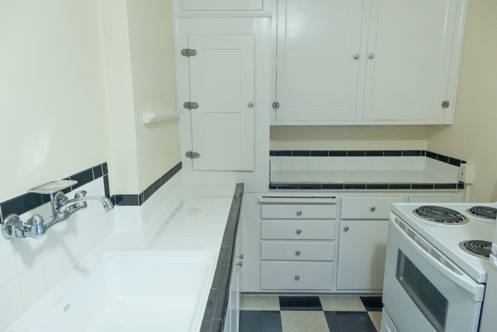 Portland Apartment: 1430 SE 14th Ave