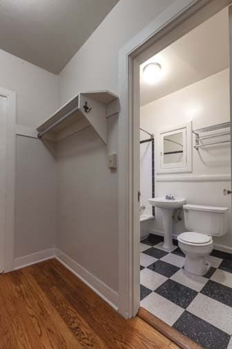 Portland Apartment: 2030 NW Marshall St
