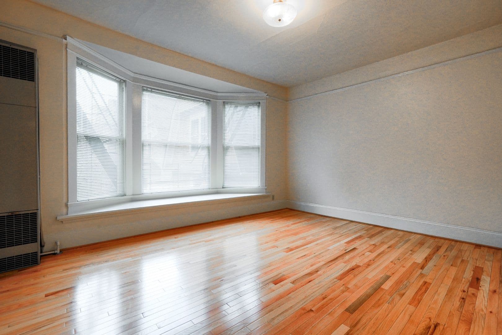 Portland Apartment: 819 NW 23rd Ave