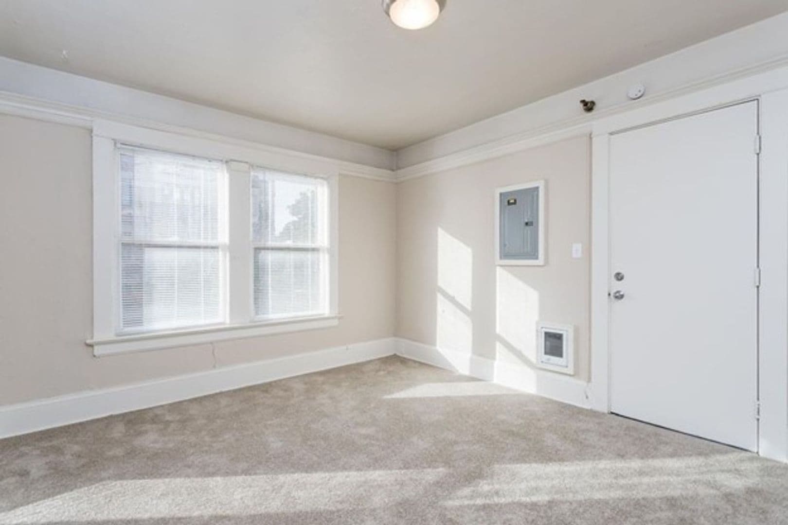 Portland Apartment: 1126 SW 12th Avenue