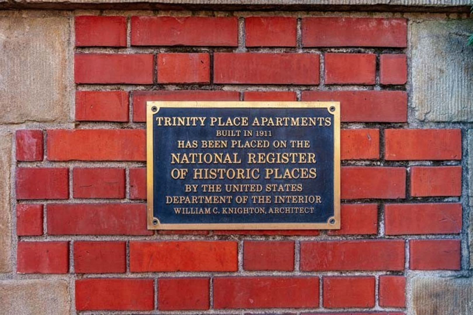 Portland Apartment: 117 NW Trinity Pl