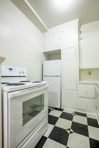 Portland Apartment: 1431 SW Park Ave
