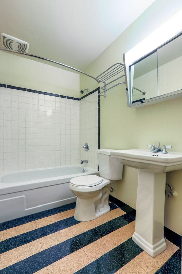 Portland Apartment: 1905 NW 29th Ave