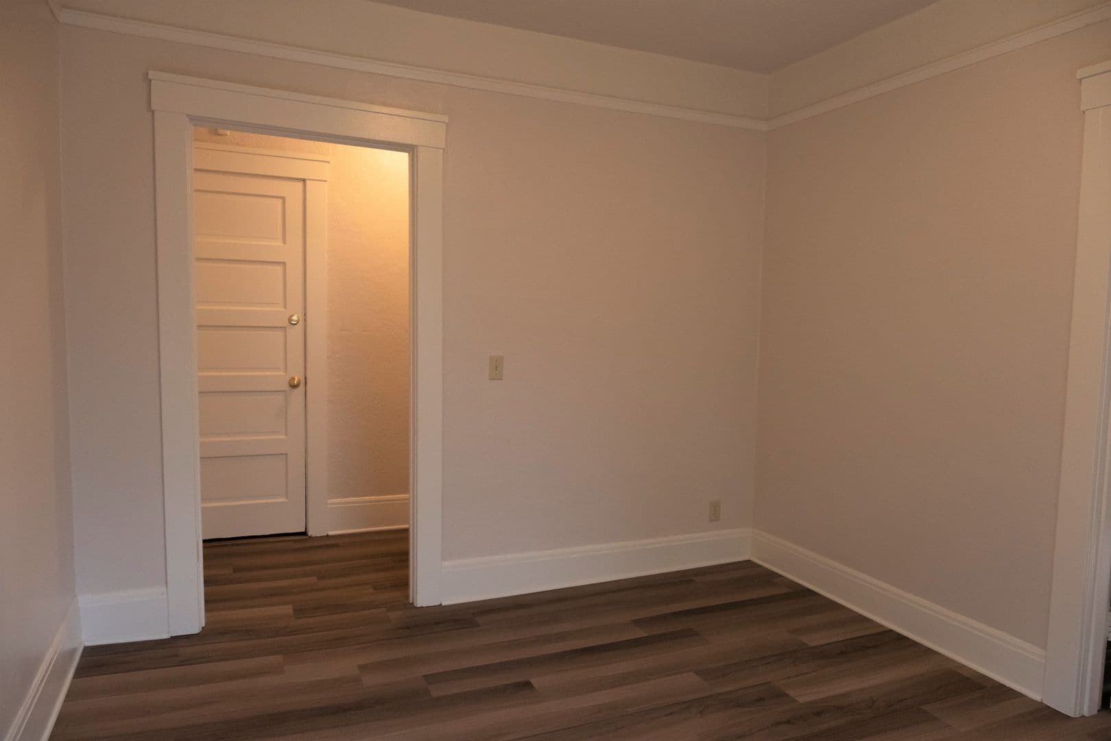 Portland Apartment: 814 NW 22nd Ave