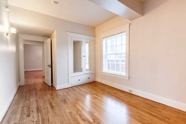 Portland Apartment: 117 NW Trinity Pl