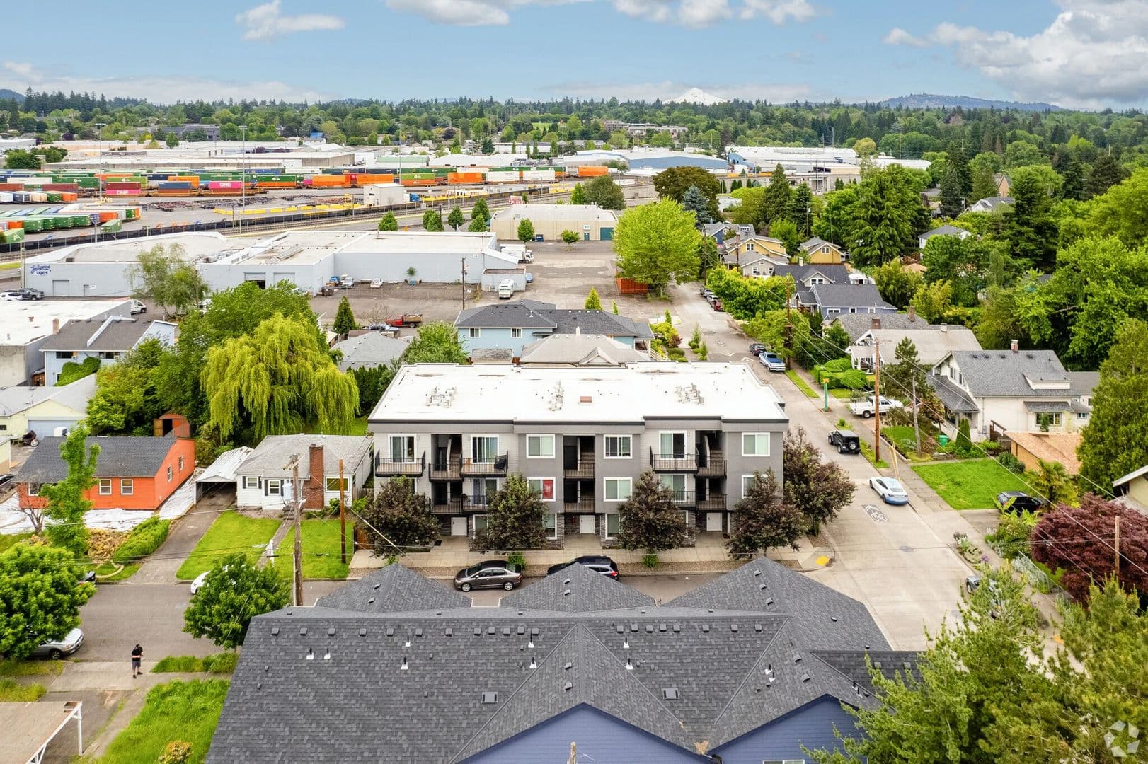 Portland Apartment: 5350 SE 18th Ave
