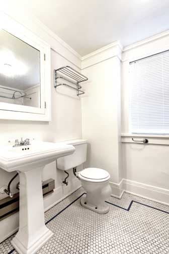 Portland Apartment: 117 NW Trinity Pl