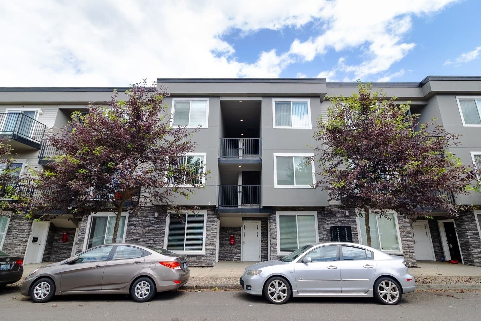 Portland Apartment: 5350 SE 18th Ave