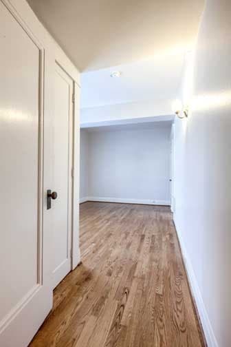 Portland Apartment: 117 NW Trinity Pl