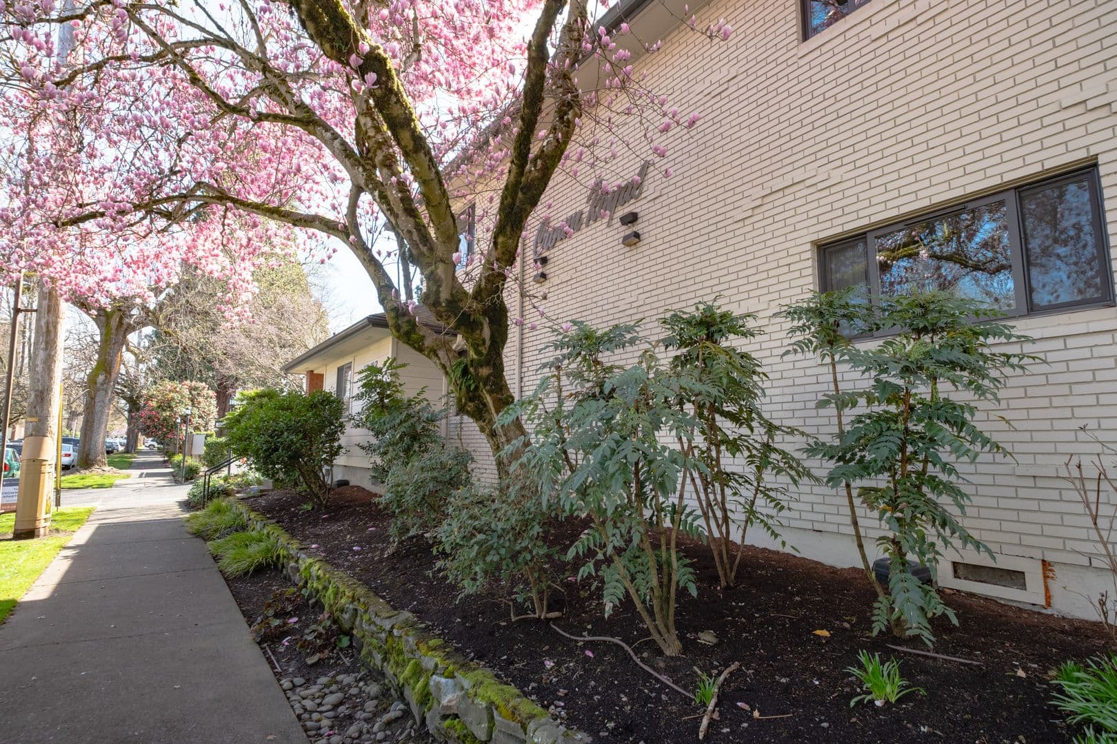 Portland Apartment: 1944 NE Schuyler
