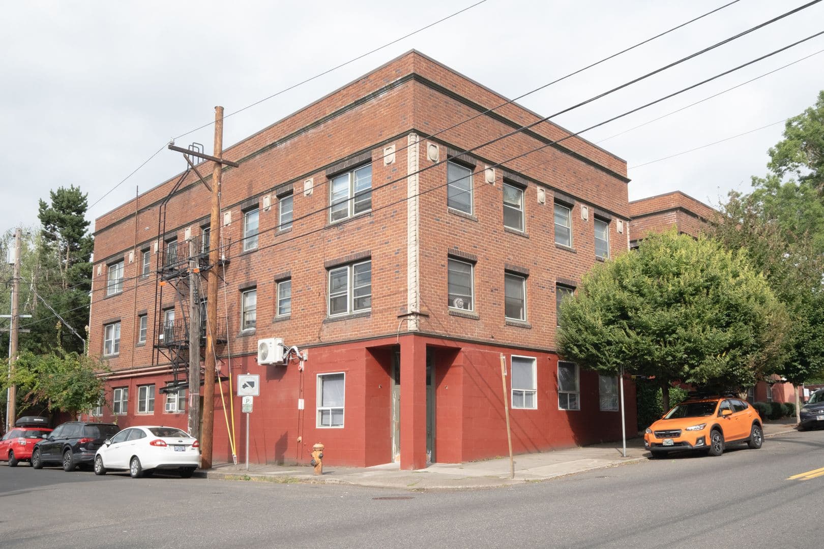 Portland Apartment: 6109 SE Belmont St.