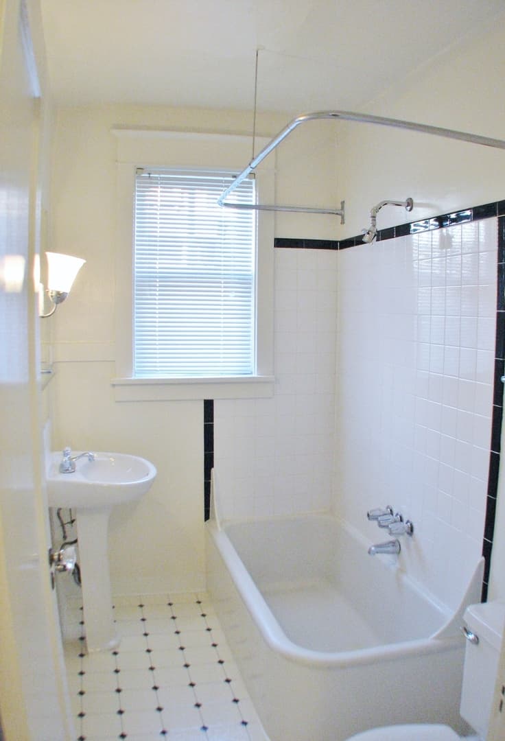 Portland Apartment: 2170 NE Hancock St
