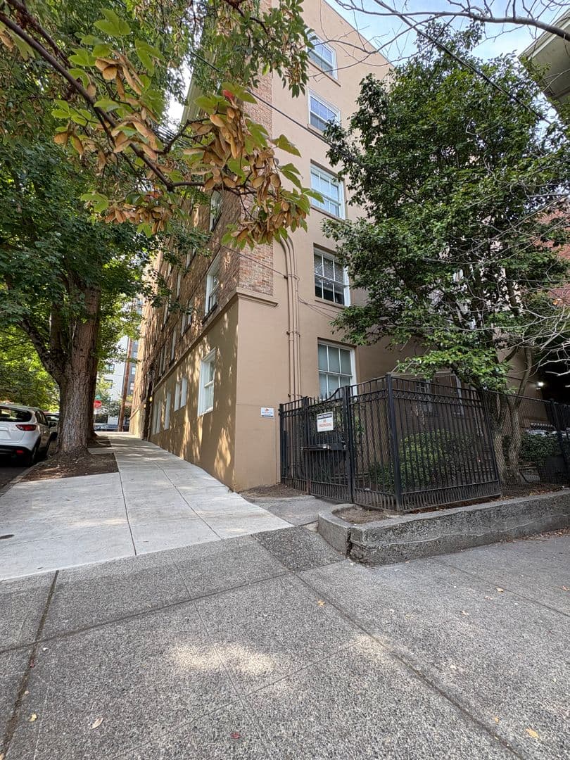 Portland Apartment: 2185 SW Yamhill St
