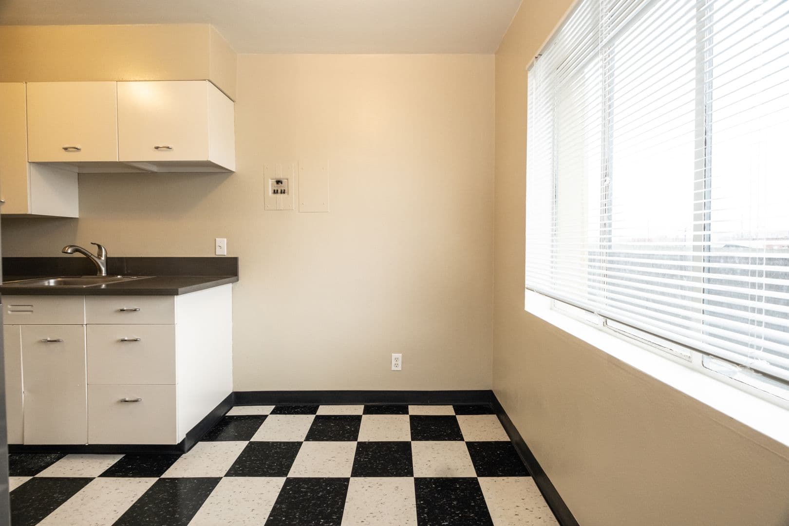 Portland Apartment: 2199 NW Everett St
