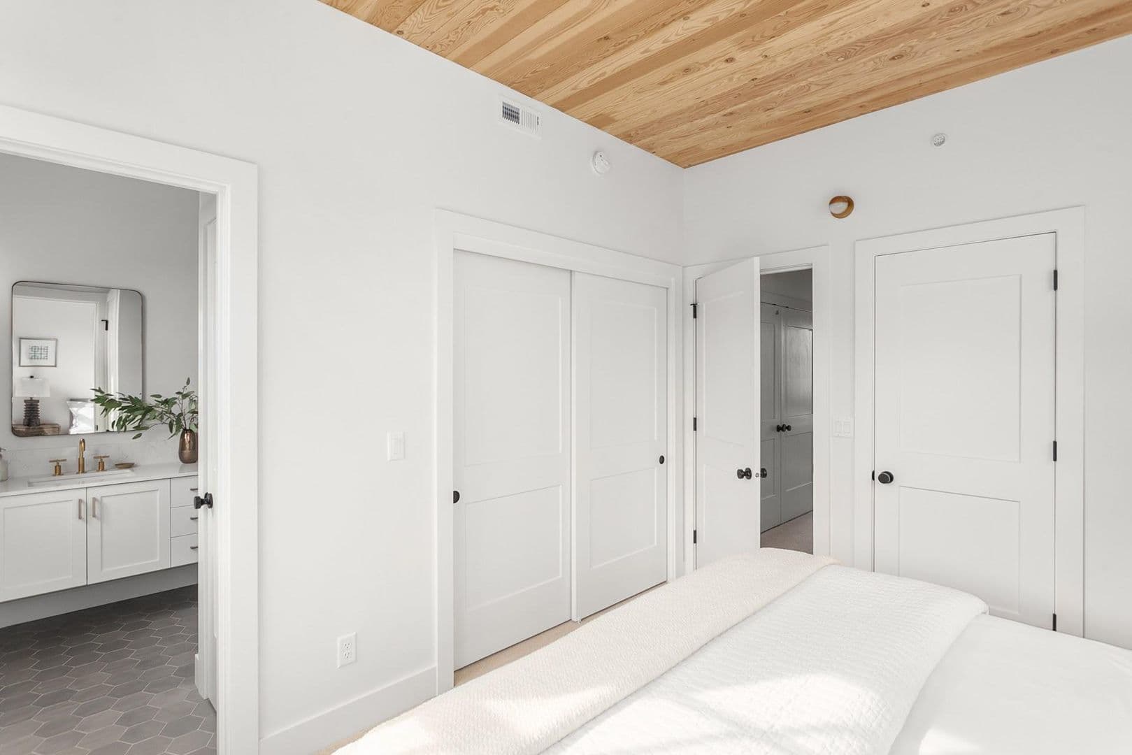 Portland Apartment: 2915A-2989B NW Wilson St.