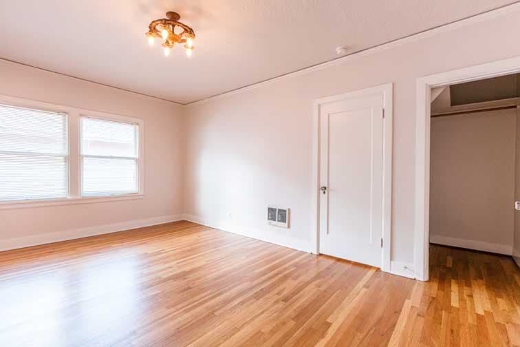 Portland Apartment: 2503 NW Raleigh St