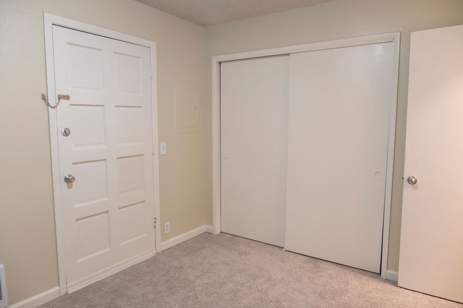 Portland Apartment: 1827 NE Schuyler