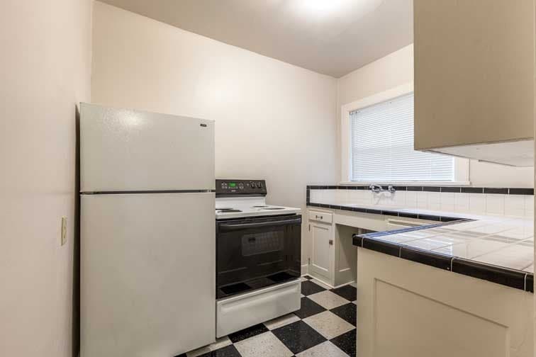 Portland Apartment: 2030 NW Marshall St