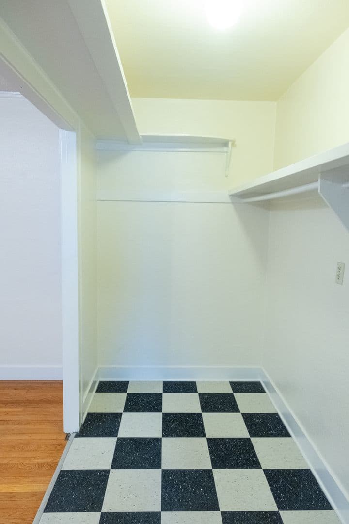 Portland Apartment: 1430 SE 14th Ave