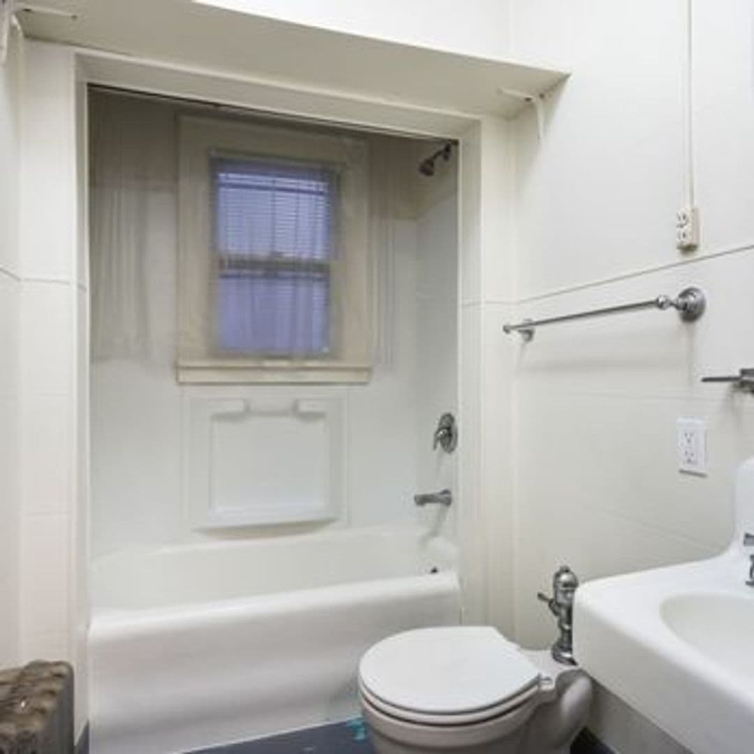 Portland Apartment: 1929 NW Irving St.