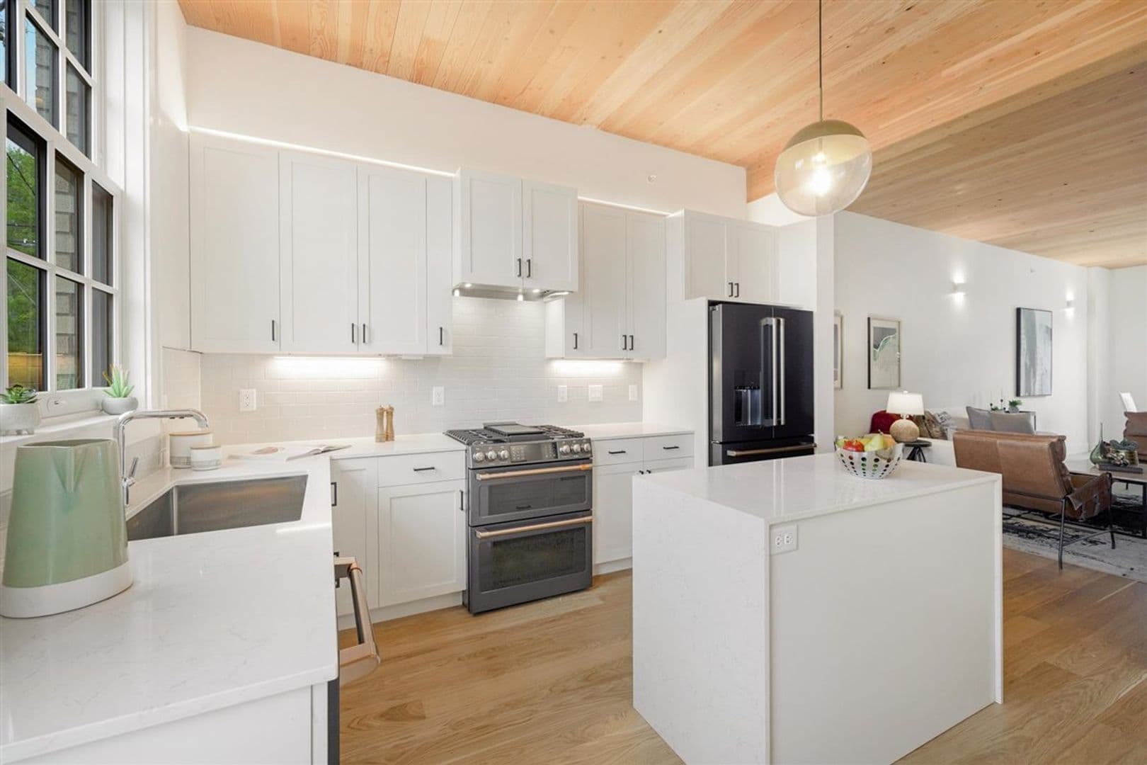 Portland Apartment: 2915A-2989B NW Wilson St.