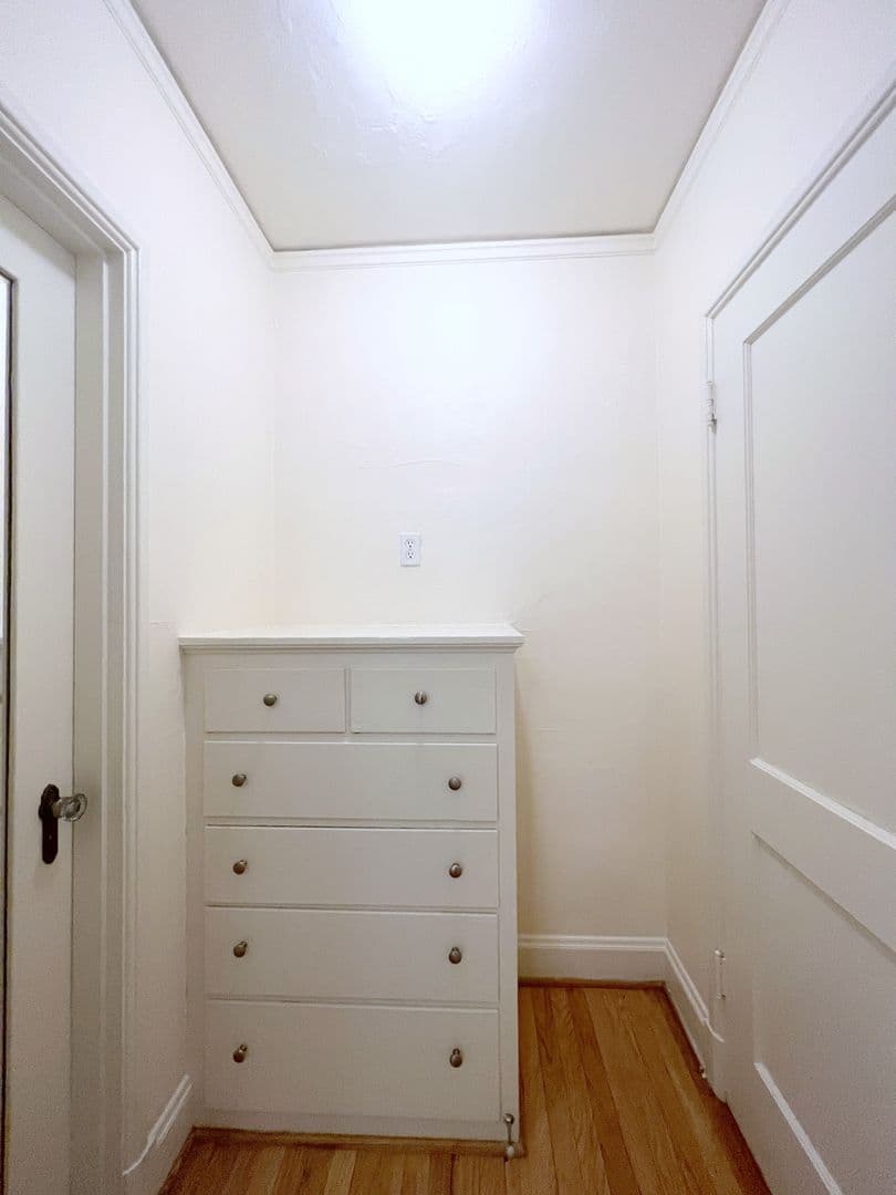 Portland Apartment: 1949 NW Everett St.