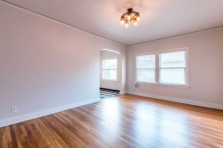 Portland Apartment: 2503 NW Raleigh St