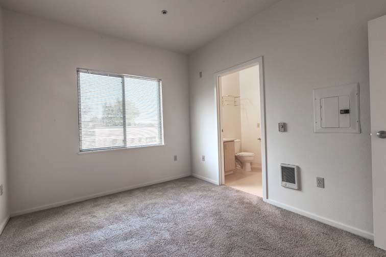Portland Apartment: 2315 NW Overton St