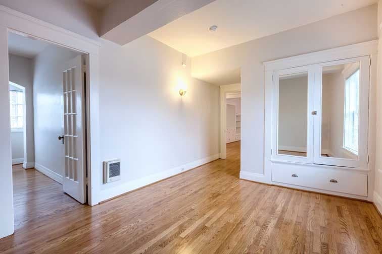 Portland Apartment: 117 NW Trinity Pl