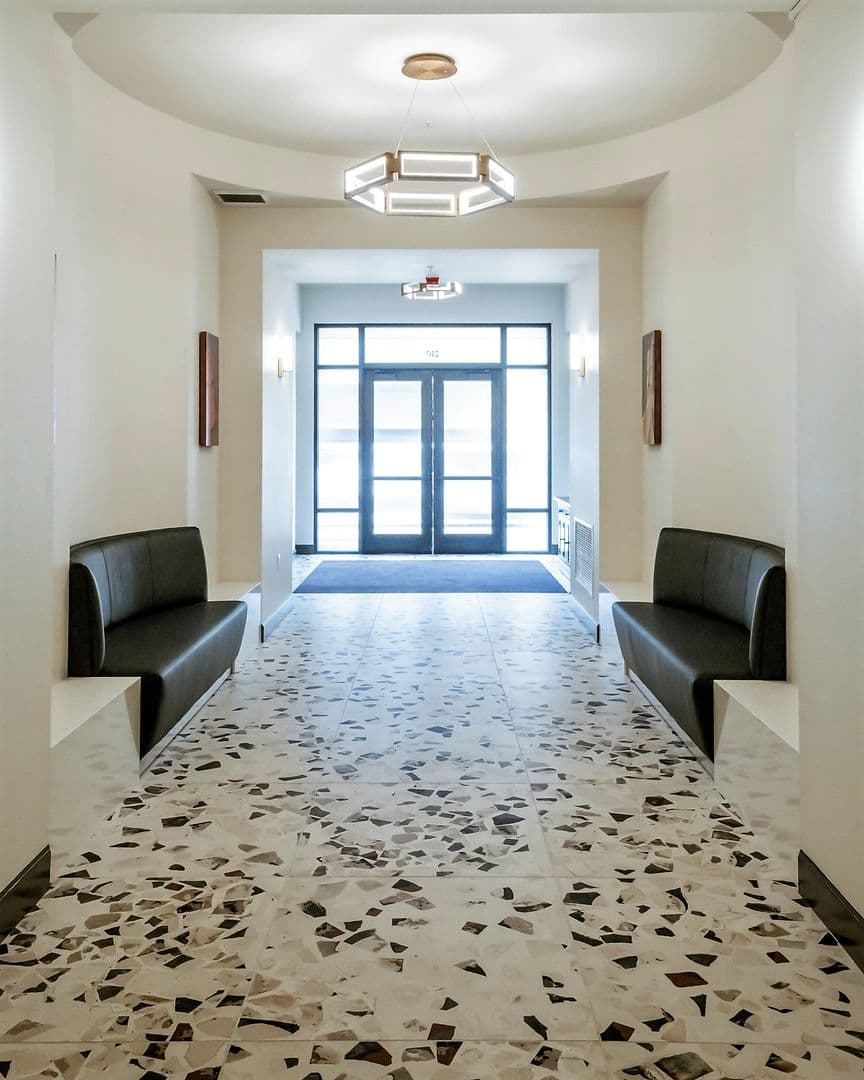 Portland Apartment: 210 NW 20th Ave