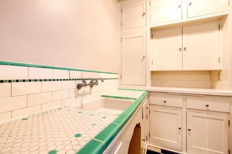 Portland Apartment: 707 NW 19th Ave
