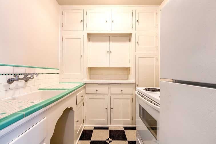 Portland Apartment: 707 NW 19th Ave