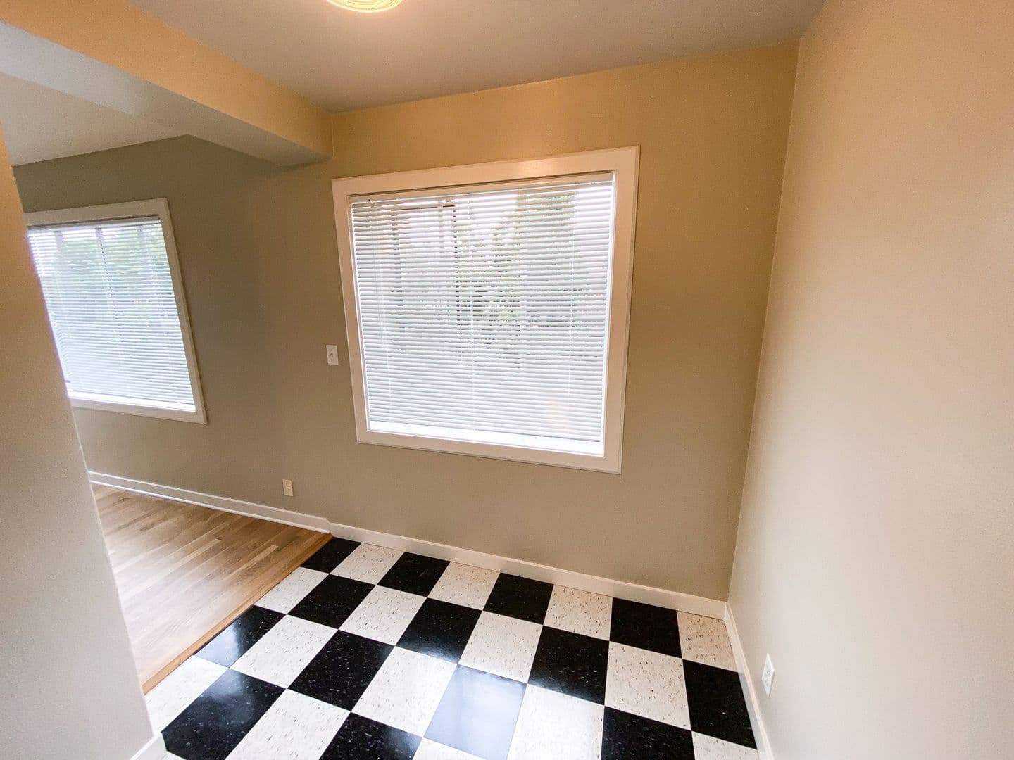 Portland Apartment: 2199 NW Everett St