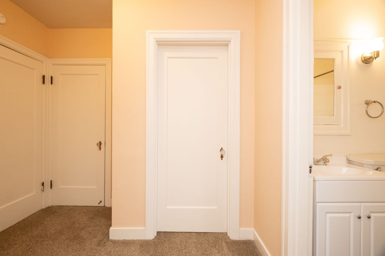 Portland Apartment: 6109 SE Belmont St.