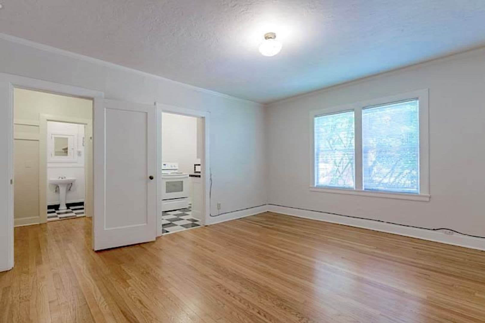 Portland Apartment: 2030 NW Marshall St