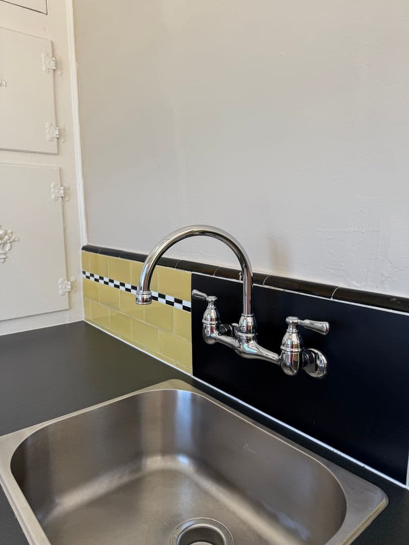 Portland Apartment: 708 NW 19th Ave.
